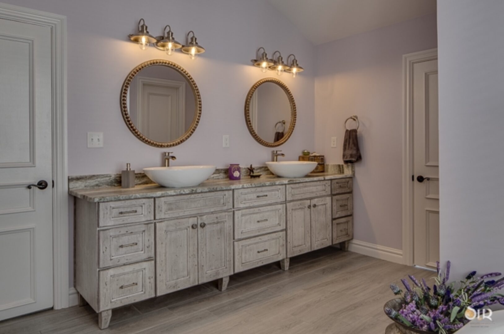 Double sink rustic bathroom vanity with round mirrors